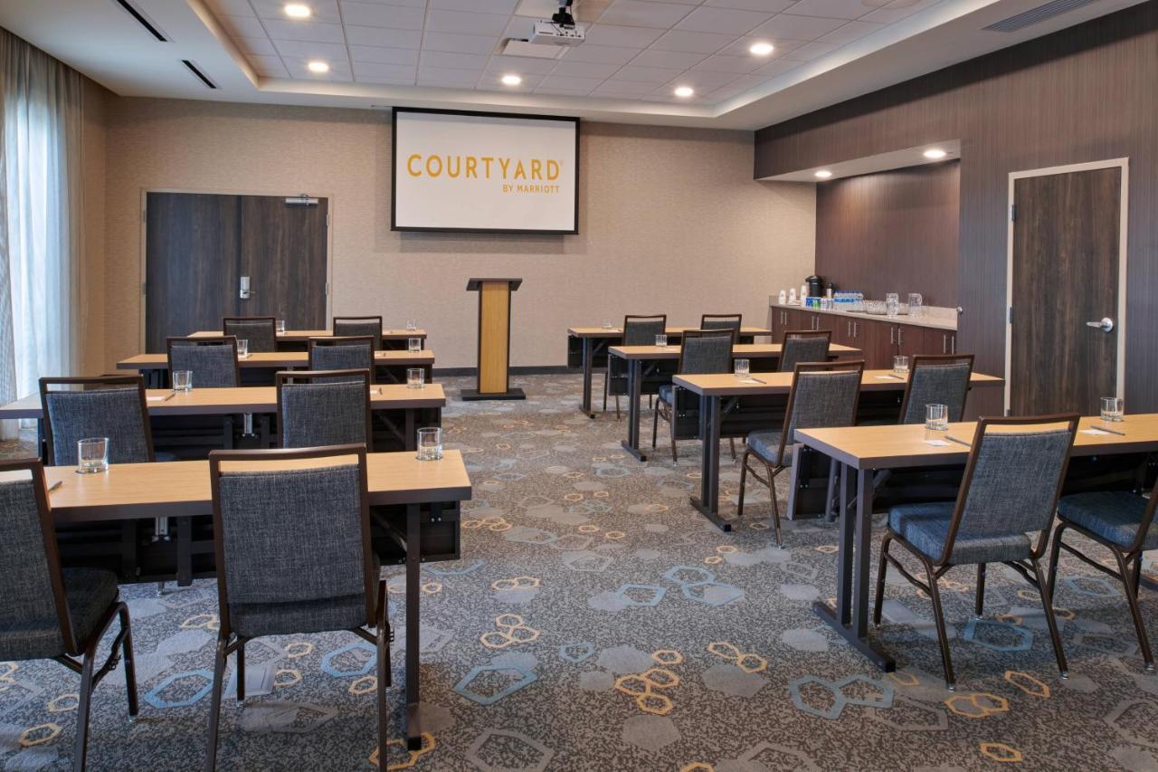 Hotel Courtyard By Marriott Petoskey At Victories Square Esterno foto